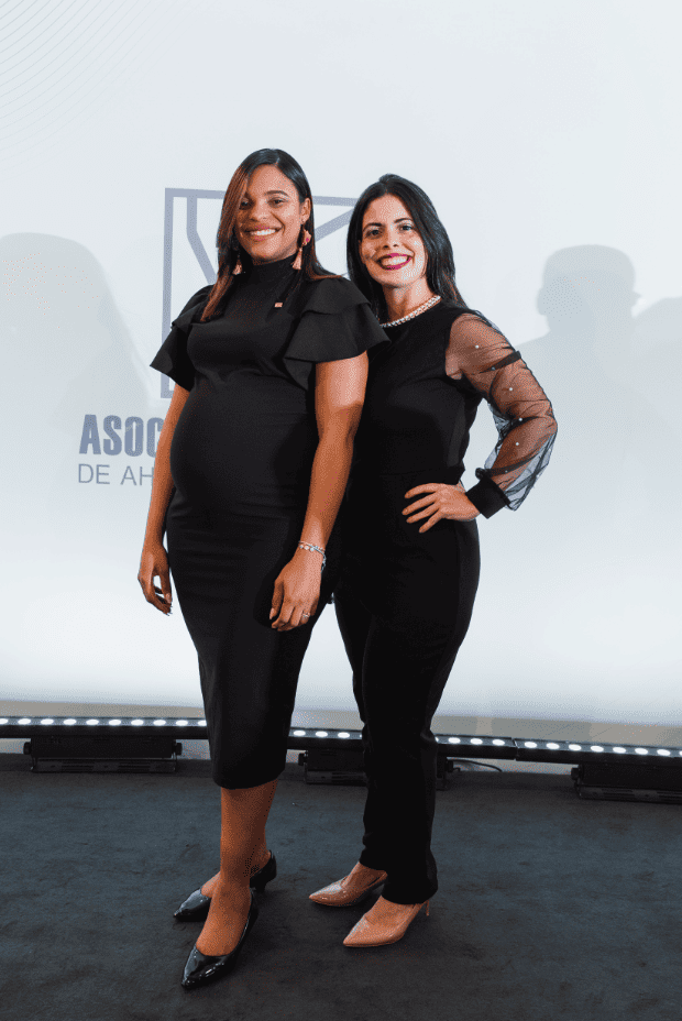 Niurka Valdez y Marie Echavarría.