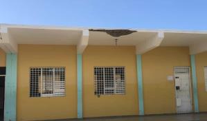 Estudiantes podrían retornar a escuela agrietada y con problemas de sépticos en San Pedro de Macorís