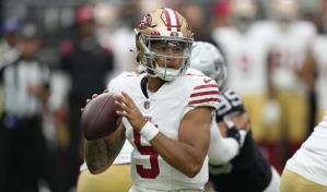 Trey Lance pasa de posible jugador franquicia a pelear por su futuro con los 49ers