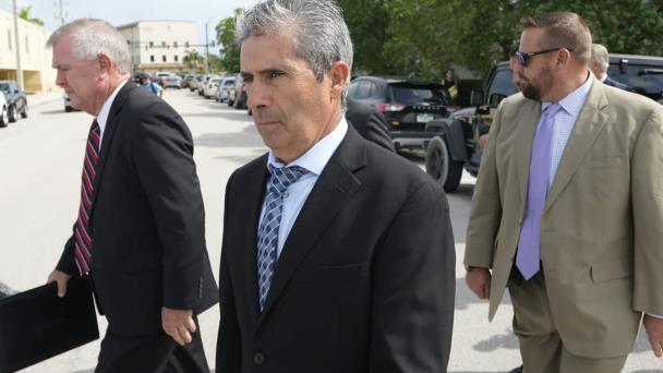 Administrador de la mansión de Trump se declara inocente en caso de documentos clasificados