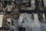 Bomberos buscan bajo los escombros más víctimas de la explosión en San Cristóbal Bomberos buscan bajo los escombros más víctimas de la explosión en San Cristóbal
