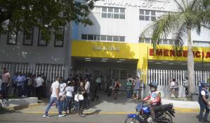 Familiares amanecieron afuera de hospital esperando información sobre afectados por explosión