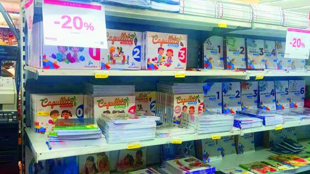 Explican causas de alzas en precios de los libros de texto