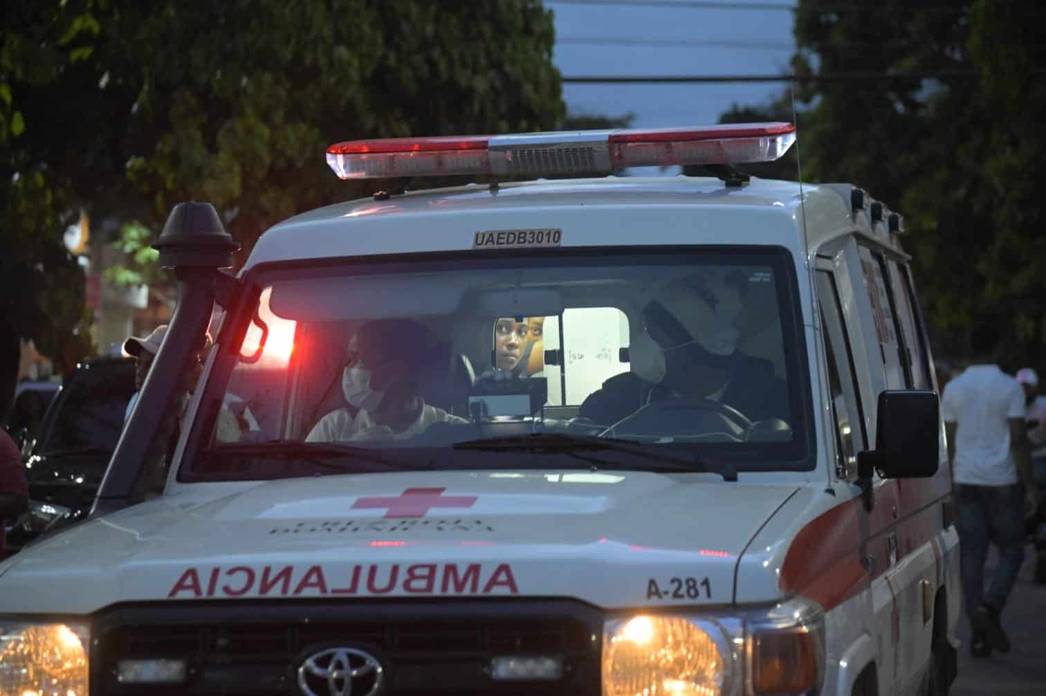 Ambulancias y carros de bomberos coparon el tráfico de las calles de San Cristóbal tras la explosión.
