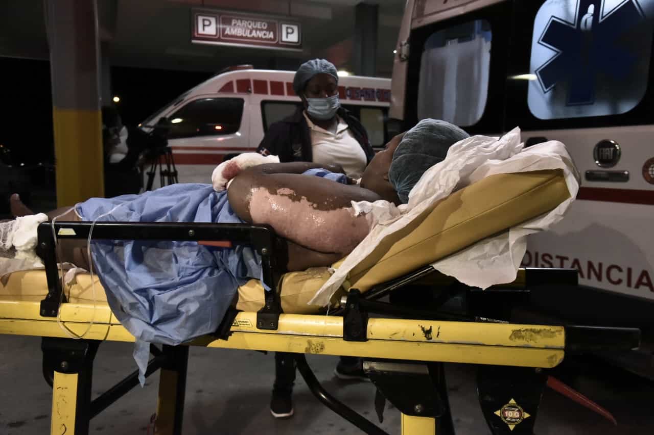 La unidad de quemados del Hospital Ney Arias Lora recibió varios de los heridos provenientes de San Cristóbal.