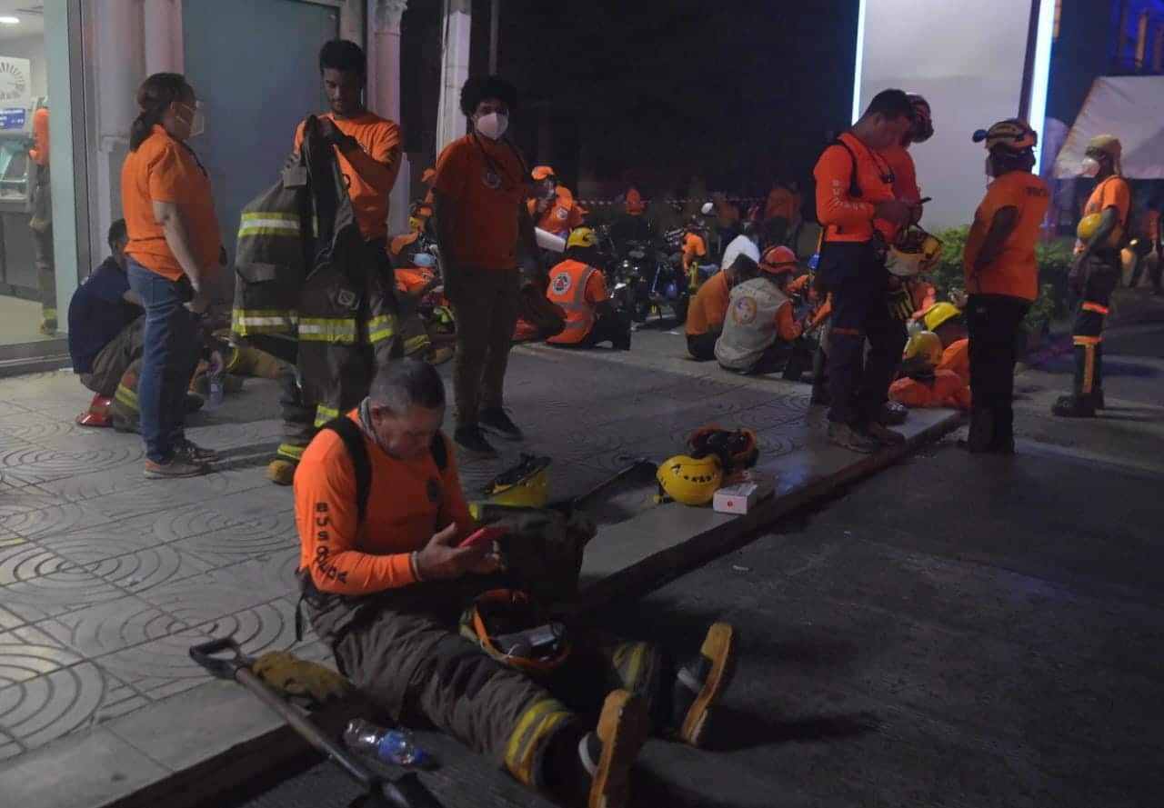 Más de 500 efectivos de los cuerpos de salvamento y rescate acudieron a la zona tras el incidente.