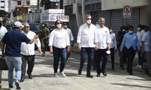 Abinader visita la zona de desastre por explosión en San Cristóbal