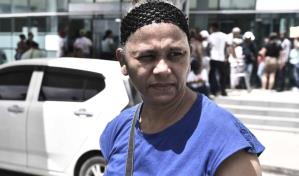 Familias llegan desesperadas al Ney Arias en busca de desaparecidos tras la explosión en San Cristóbal