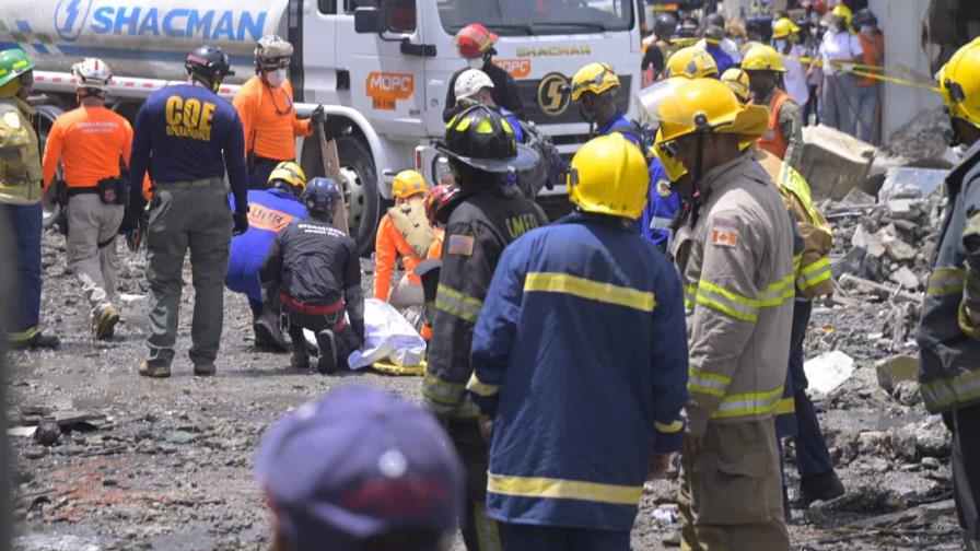 Encuentran dos cadáveres calcinados y otras osamentas a identificar en zona de explosión en San Cristóbal