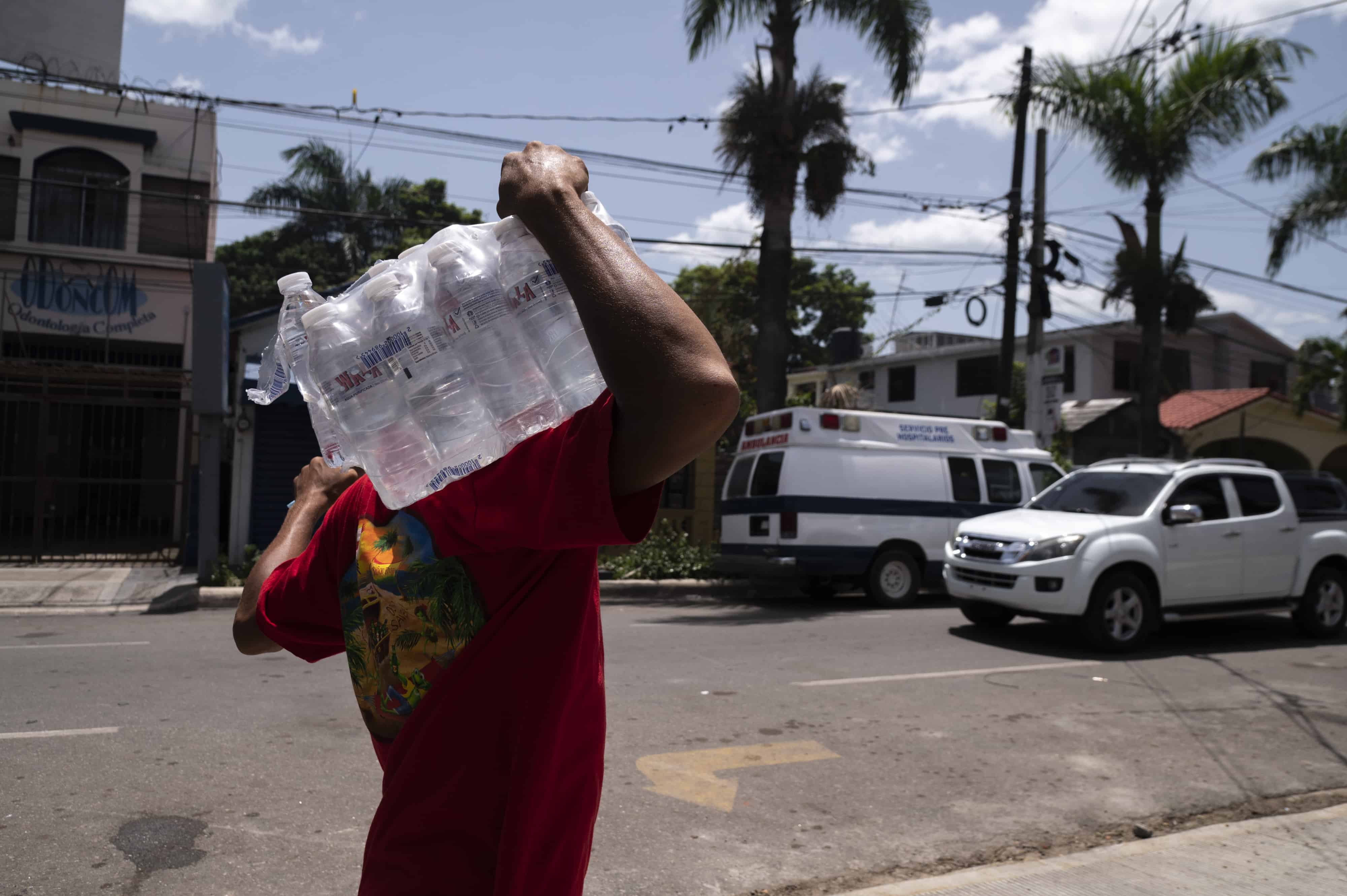 La distribución de agua es constante.