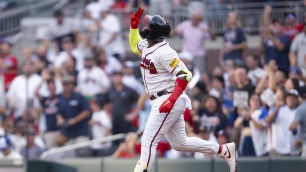 Con vuelacercas de Acuña y Ozuna, Bravos blanquean a Yanquis