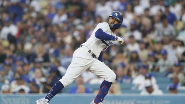 Aficionado de los Dodgers nombra a su hija recién nacida Mookie tras jonrón de Betts