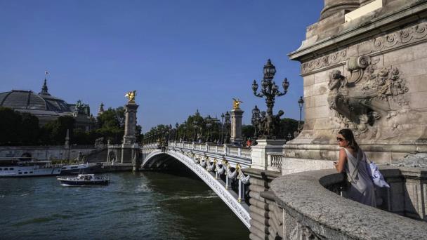 Calidad del agua en el Sena mejora y se podrá realizar un test para el triatlón de París 2024