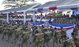 Abinader encabeza en Santiago el desfile militar y policial por aniversario 160 de la Restauración