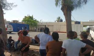 ¡Caos en Inacif! Familiares de víctimas de explosión en San Cristóbal siguen desesperados