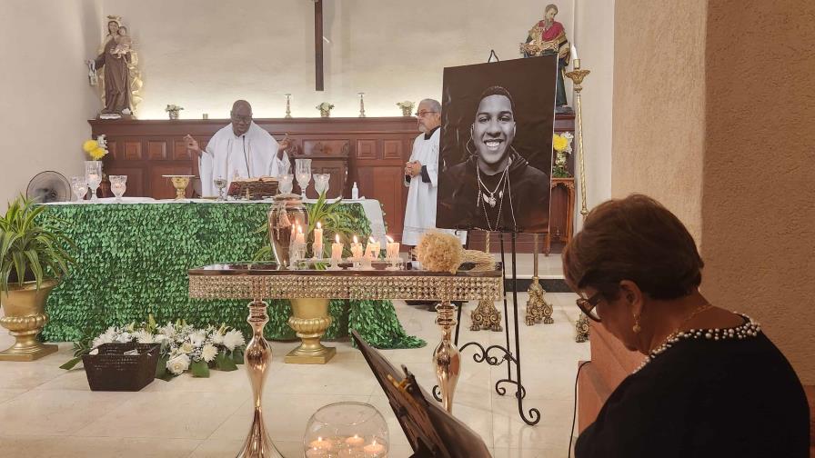 Dominicanos en Puerto Rico realizan misa para clamar justicia para Justin Santos