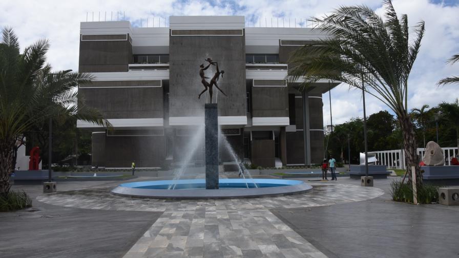 Inauguración de la Trigésima Bienal Nacional de Artes Visuales es aplazada por tragedia en San Cristóbal