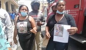 Madre busca a su hija que trabajaba en tienda Toledo, afectada por explosión en San Cristóbal