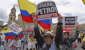 Al grito de ¡Fuera Petro! los colombianos protestan contra el Gobierno