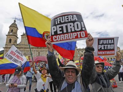Realizan protesta contra el Gobierno de Petro