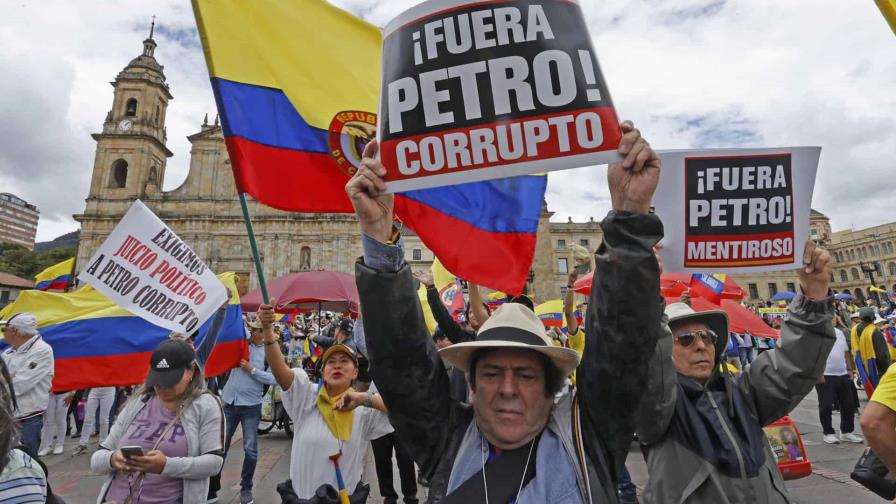 Al grito de ¡Fuera Petro! los colombianos protestan contra el Gobierno