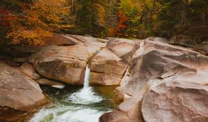 Una mujer se ahoga tratando de salvar a su hijo en una cascada en Estados Unidos