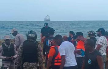 Hallan cadáver de hombre flotando en las aguas del mar Caribe en San Pedro de Macorís