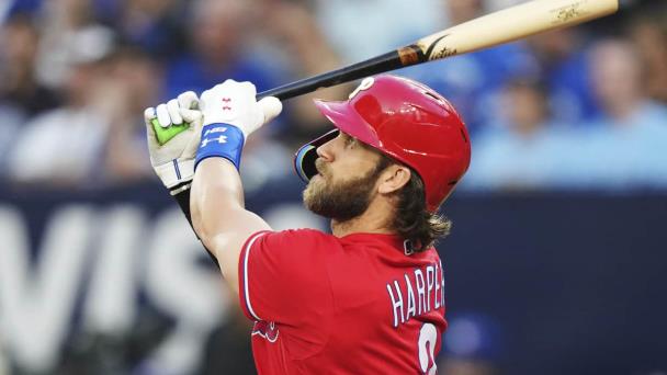 Filis derrotan a Azulejos con par de jonrones solitarios de Harper
