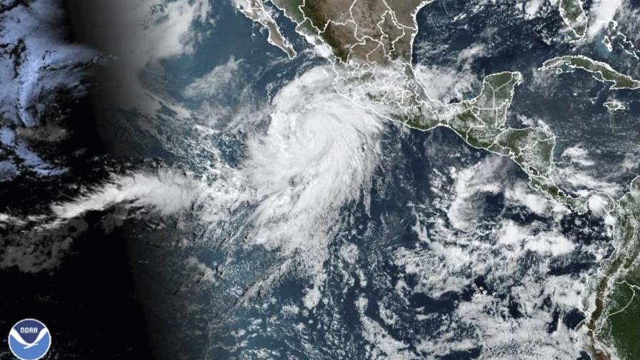 Tormenta Hilary se convierte en huracán al sur del Pacífico mexicano