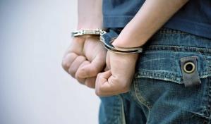 Arrestan a alumno por amenazar en redes sociales con detonar bomba en colegio de Florida