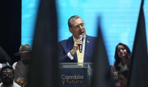 Guatemaltecos eligen presidente entre veterana política y sorpresivo contrincante