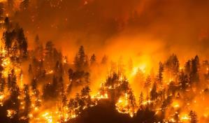 Los incendios forestales en Canadá obligan a evacuar a cerca de 20,000 de Yellowknife