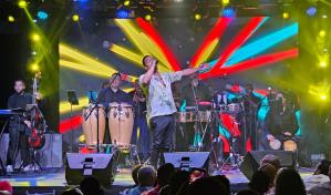 David Kada cautiva al público con su concierto de salsa y boleros en Hard Rock Café