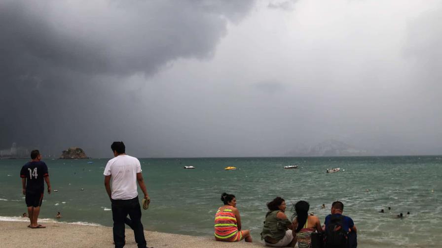 México prevé que Hilary se intensifique el jueves a huracán en costas de Colima y Jalisco