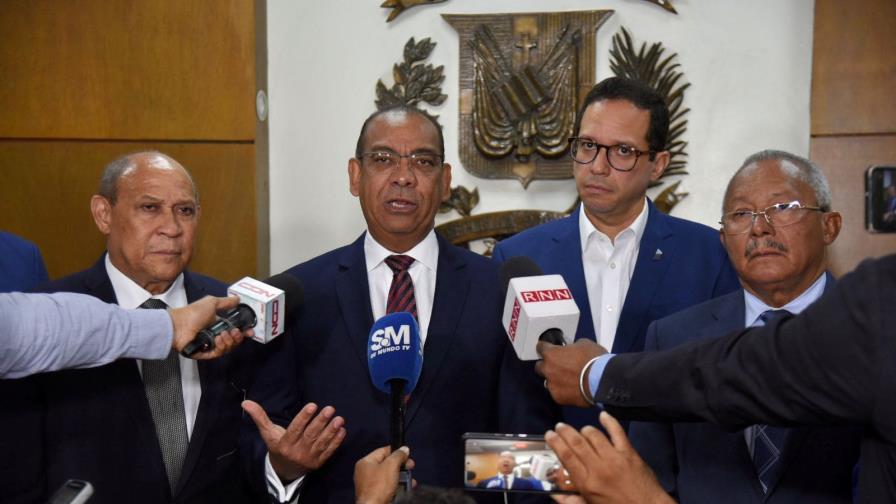 PRM deposita listado de postulantes a primarias, incluyendo al precandidato presidencial Luis Abinader