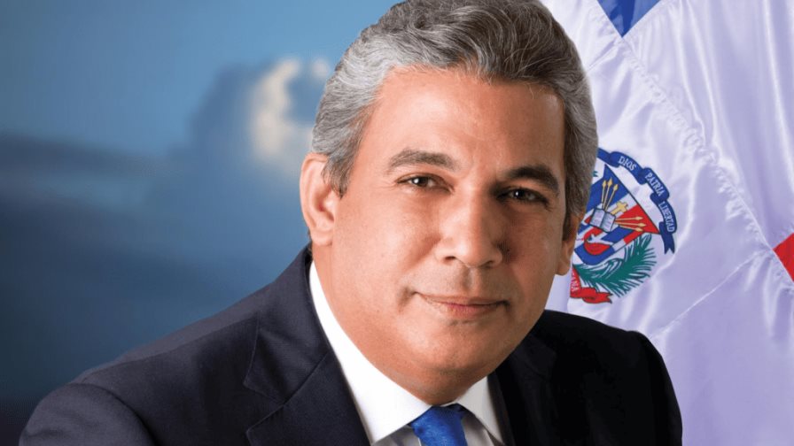 Exsenador Carlos Castillo renuncia del PLD