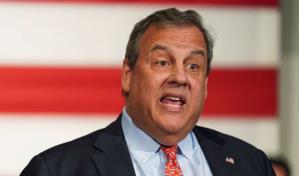 El precandidato presidencial republicano Chris Christie arremete contra Trump en Miami