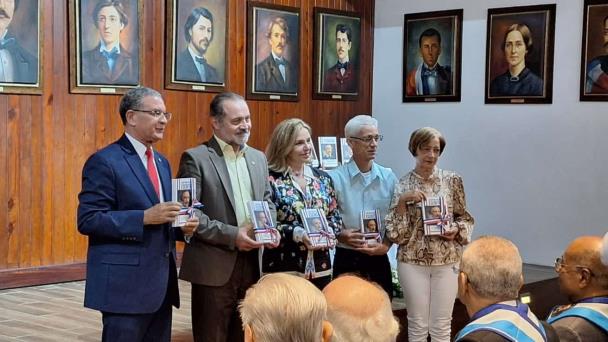 Juramentan personalidades como miembros honoríficos del Instituto Duartiano