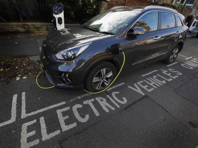 Londres electrifica su transporte público y privsdo