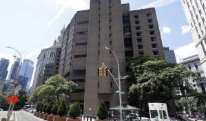 Nueva York propone albergar a migrantes en prisión cerrada tras suicidio de Jeffrey Epstein