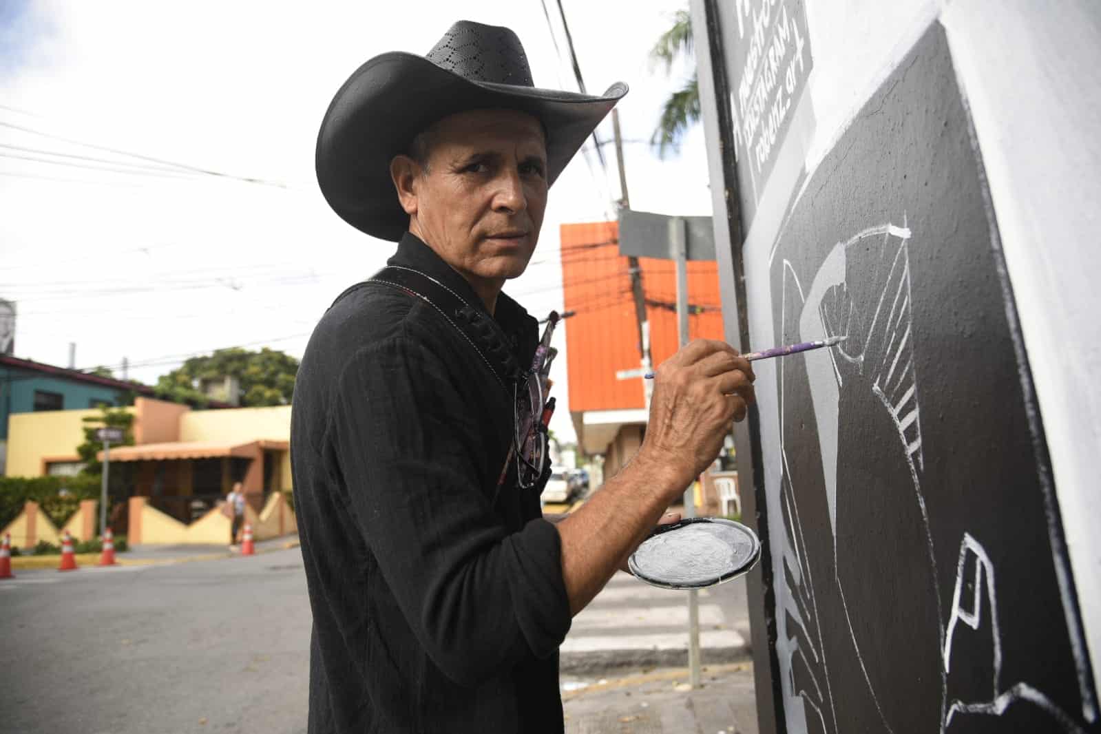 Mural en memoria de las víctimas en San Cristóbal.