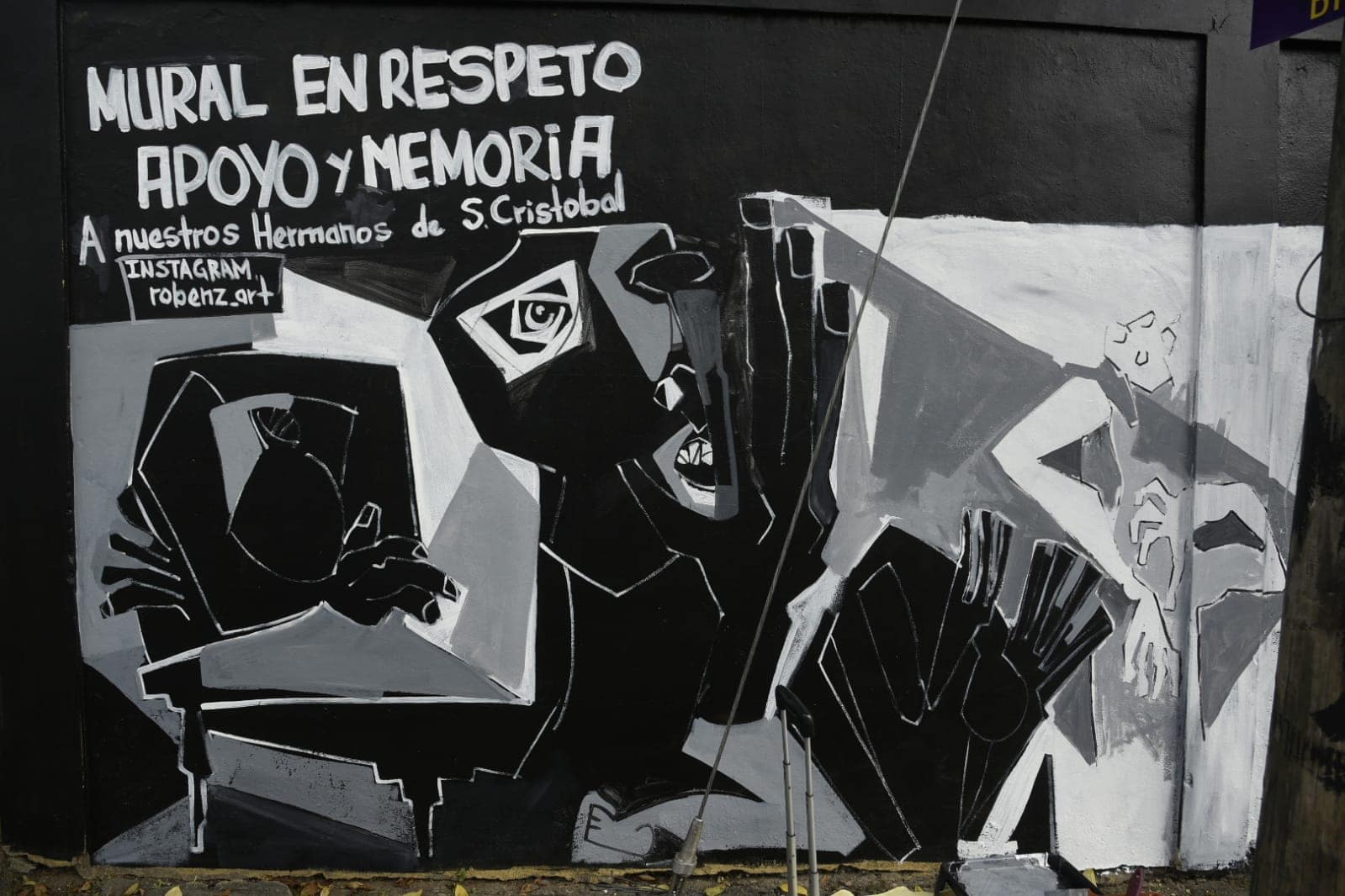 Mural en memoria de las víctimas en San Cristóbal.