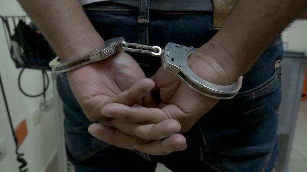 Apresan hombre acusado de violar hijastra de 14 años en Boca Chica