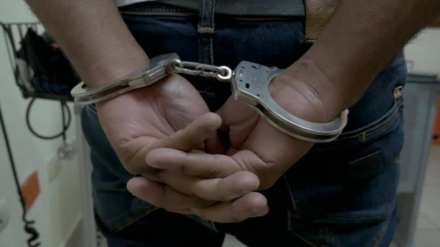 Apresan hombre acusado de violar hijastra de 14 años en Boca Chica