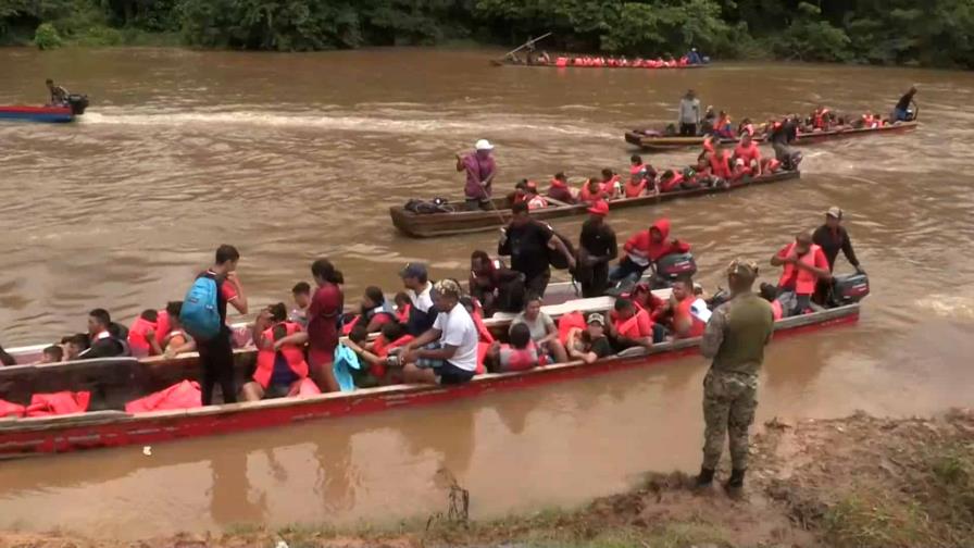 Una media de 2.500 migrantes llegan cada día a Panamá en su viaje hacia Norteamérica