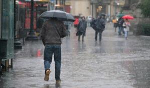 Una vaguada generará lluvias durante el fin de semana; mantienen 18 provincias bajo alerta verde