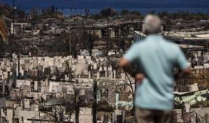 Población mantiene la esperanza de hallar a seres queridos tras incendios en Hawái