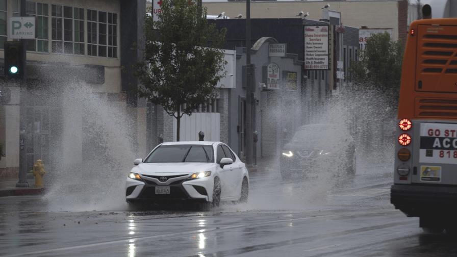 La tormenta tropical Hilary toca tierra en el noroeste de México y lleva un diluvio a California
