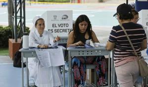 Cierran las urnas en Ecuador e inicia el escrutinio tras una votación sin incidentes