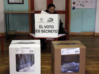 Inician elecciones en Ecuador